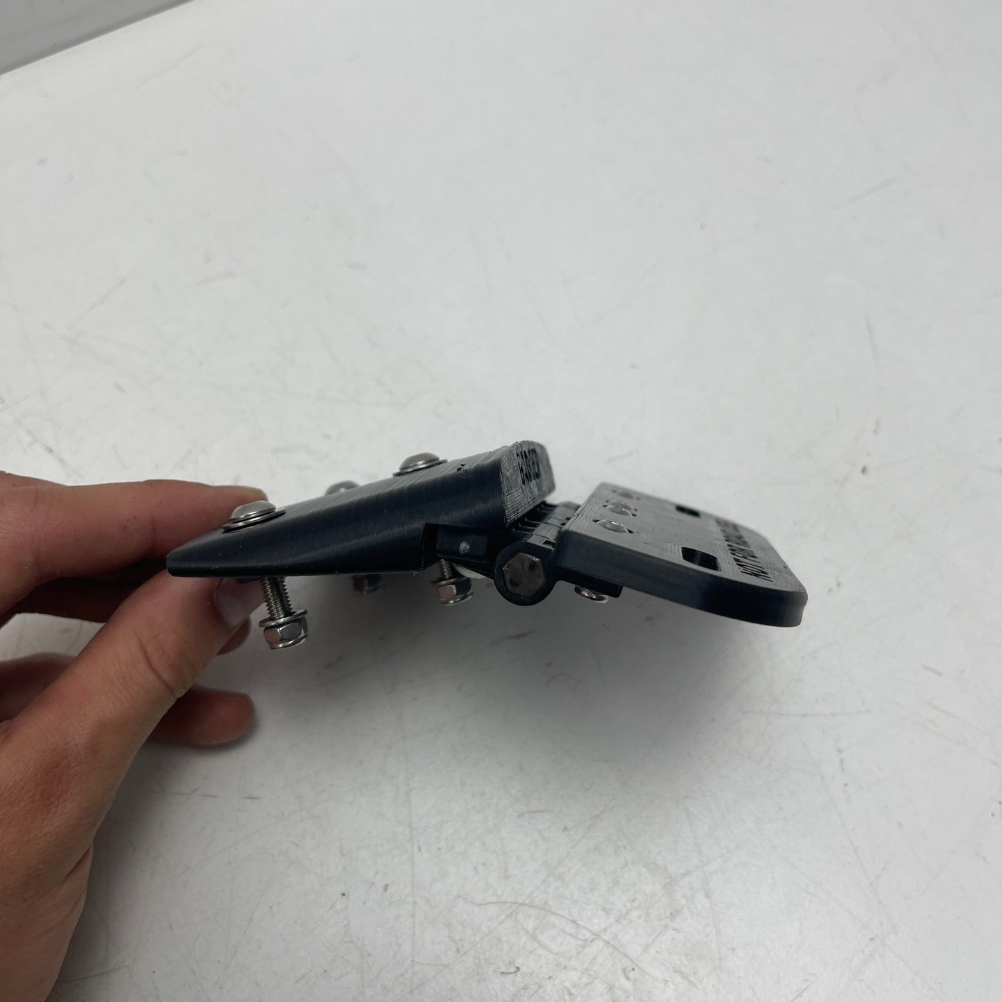 UNIVERSAL TAIL TIDY