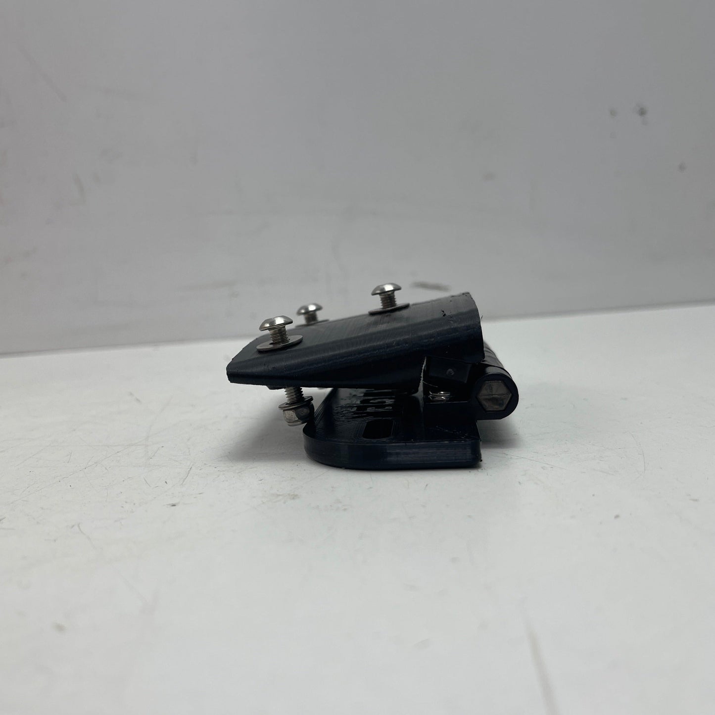UNIVERSAL TAIL TIDY